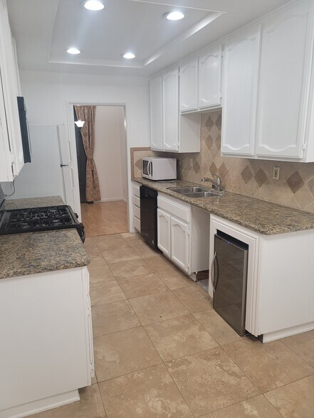 Building Photo - 330 Cordova St