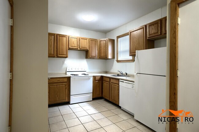 Building Photo - 226 E 16th Ave