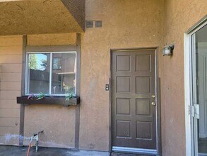 Building Photo - 1227 E Pasadena St
