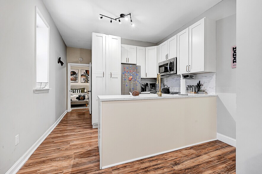 Building Photo - 1301 S 49th St