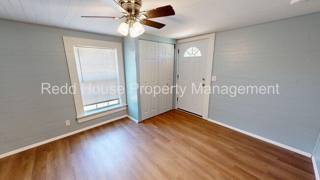 Building Photo - 103 Watkins St