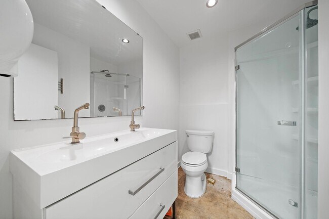 Building Photo - 1310 E 29th St