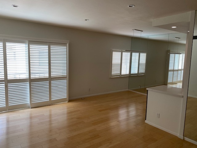 living room - dining room - 622 S Barrington Ave