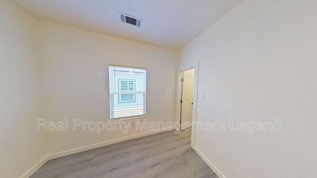 Building Photo - 1009 Dubois St