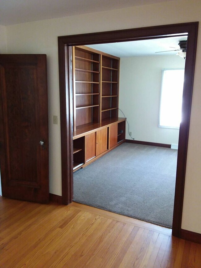 Building Photo - 1606HE