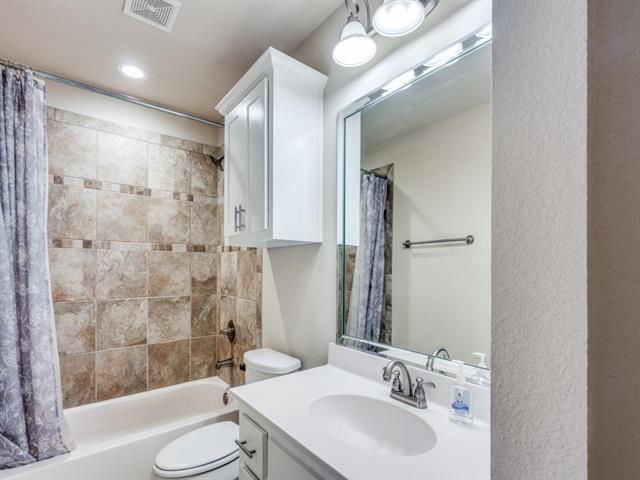 Building Photo - 2209 Highland Villa Ln