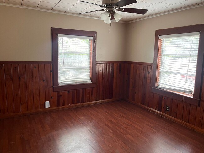 Building Photo - 1101 N Burton St