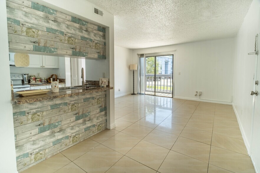 Building Photo - 277 Hermitage Hill Way