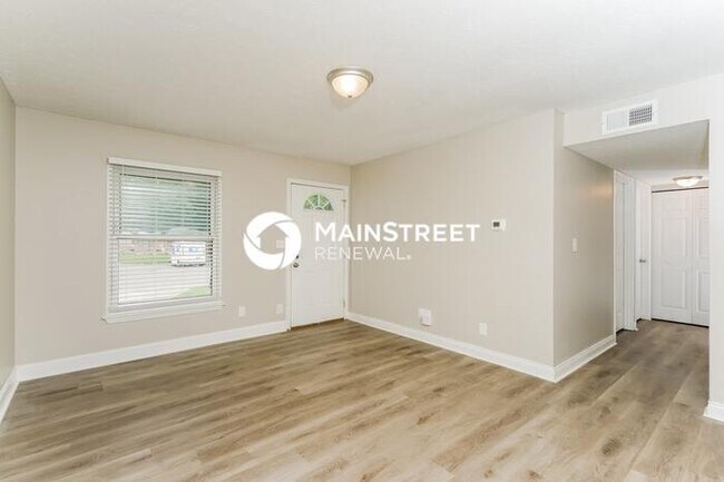 Building Photo - 4 Bedroom Pet-Friendly Home in louisville,...