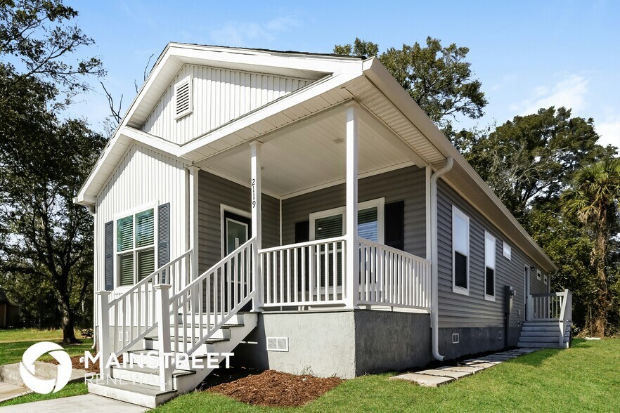 Building Photo - 2119 Lewis St