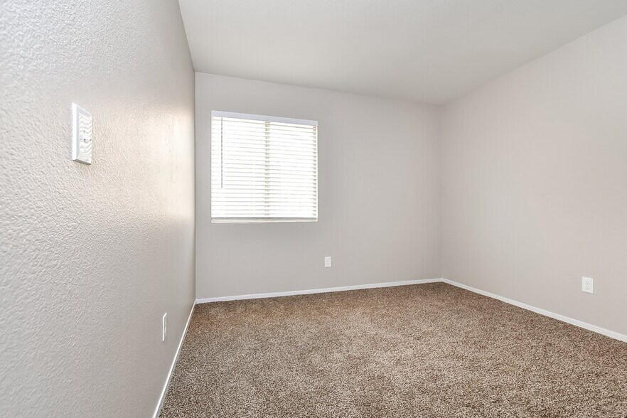 Building Photo - 613 Black Sand Ct