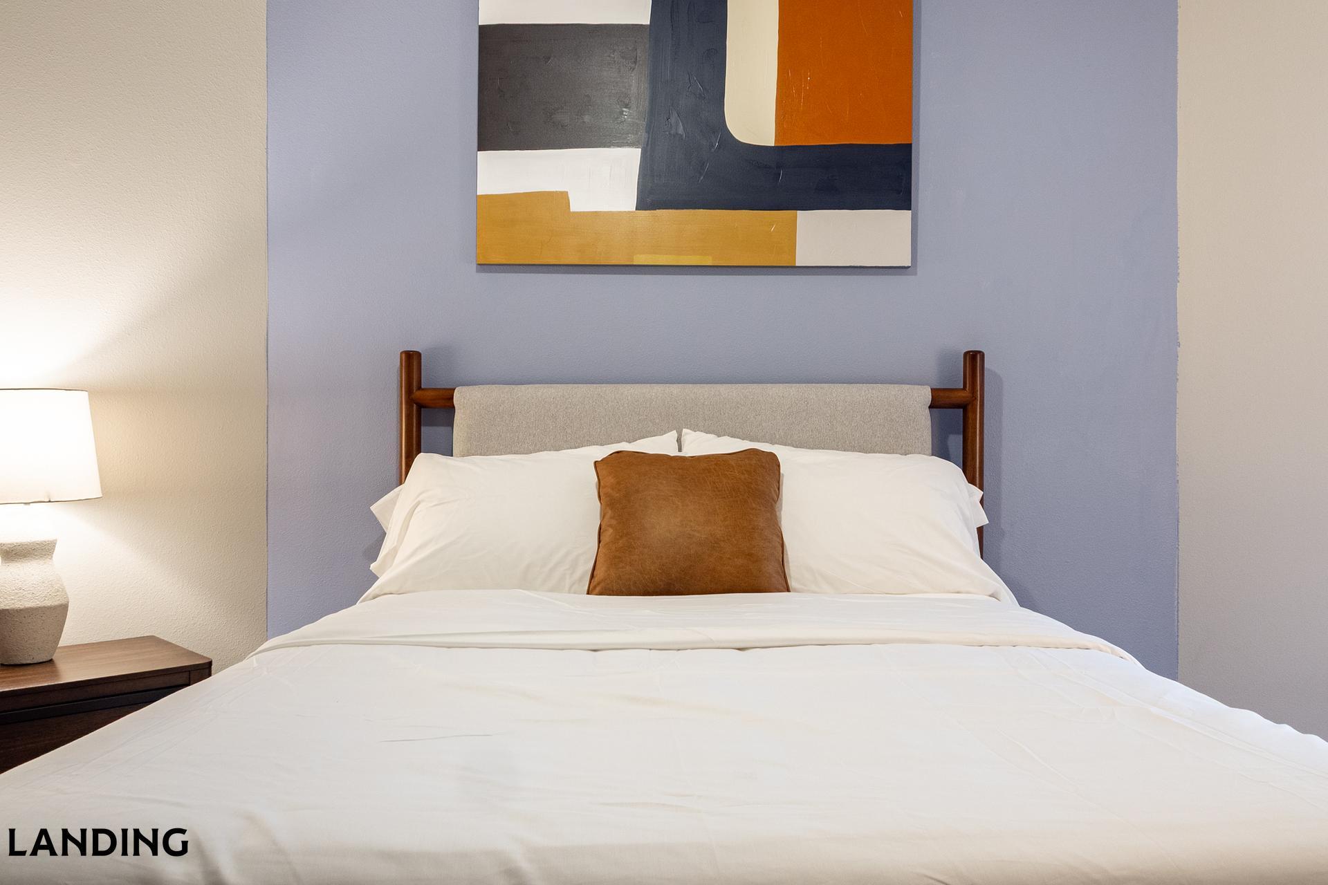 Building Photo - 415 E 2nd St S