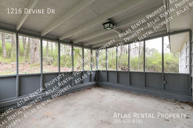 Building Photo - 1216 Devine Dr