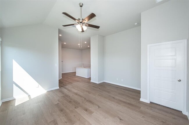 Building Photo - 383 Cross Barn Blvd