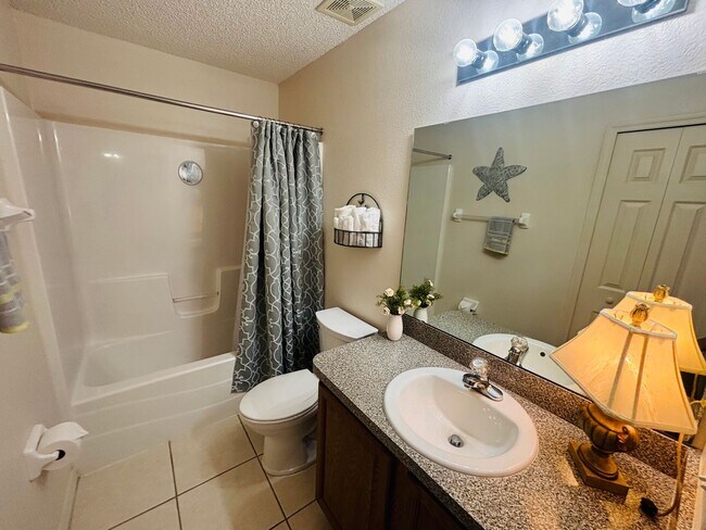 Building Photo - Furnished in gated 55+ golf community