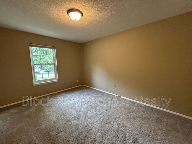 Building Photo - 3830 Country Club Rd