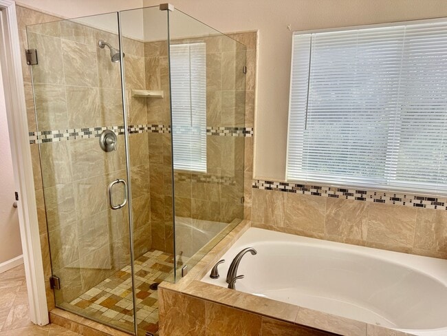 Building Photo - Nice 2 Story Family Home