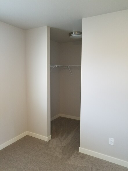 Building Photo - 104 N Anacortes St