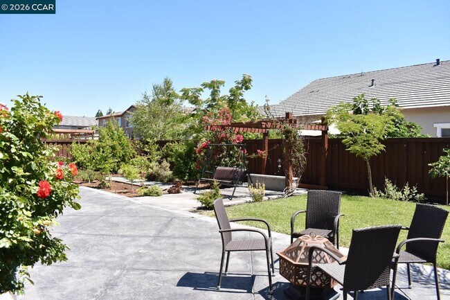 Building Photo - 582 Mandevilla Dr