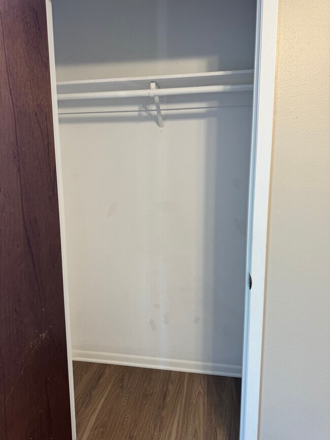 Closet 2 - 4202 Enden Ln