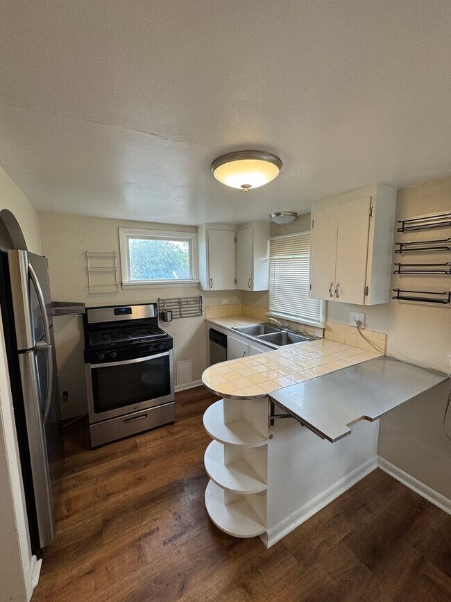 Building Photo - Cute 3 Bedroom 2 Bath in Lakewood!