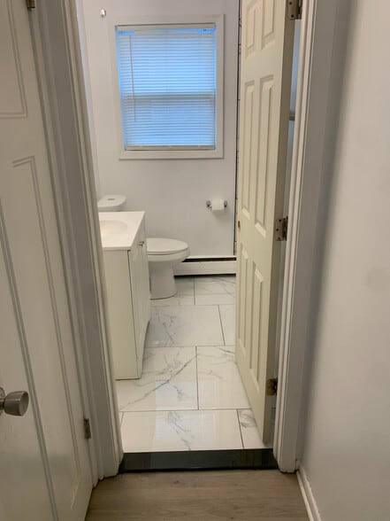 Building Photo - 4200 Lake Breeze Ave