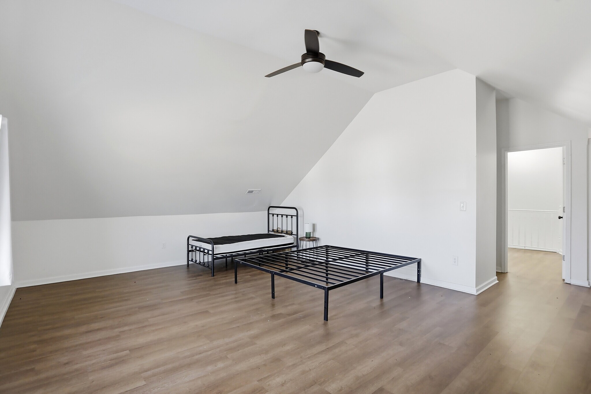 Building Photo - 941 E Raymond St