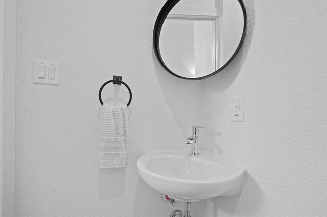 Building Photo - 5806 Sutherlin Rd