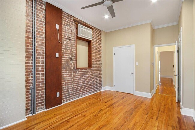 Building Photo - 825 Washington St