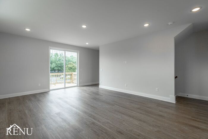 Building Photo - 5622 Sofias Cir