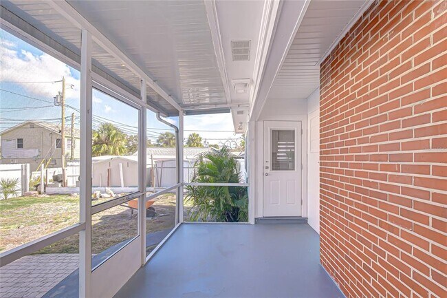 Building Photo - 5737 Shore Blvd S