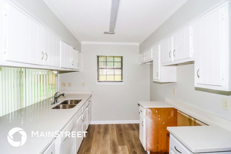 Building Photo - 6349 Valleydale Dr