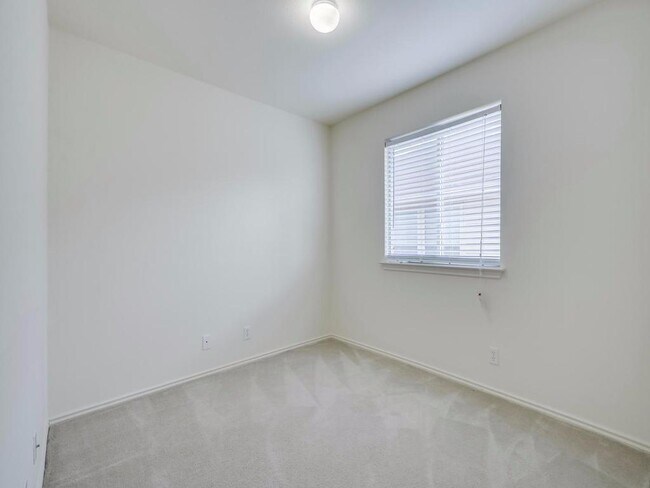 Building Photo - 203 Fistral Dr