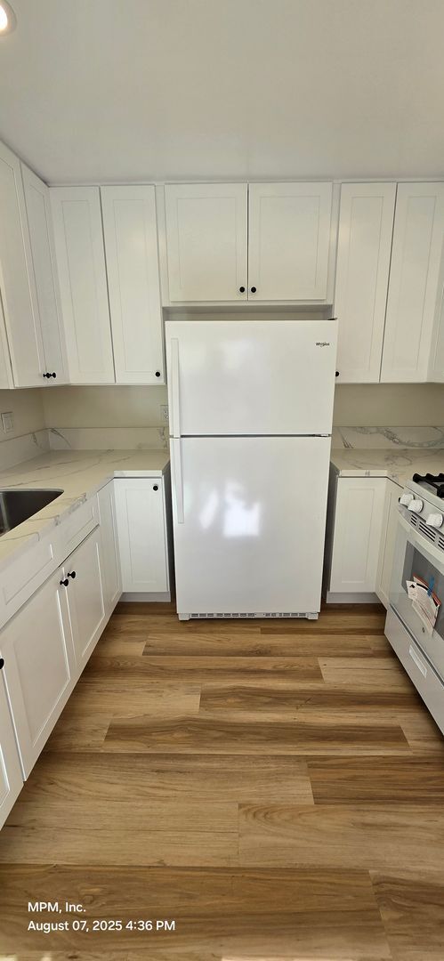 Building Photo - 2 bed 1.5 bath Apartment