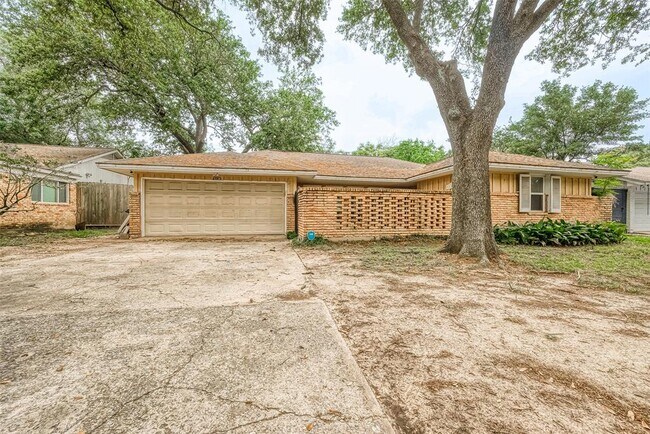 Building Photo - 5238 Beechnut St