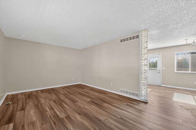 Building Photo - For Rent: Charming 4-Bedroom Tri-Level in ...