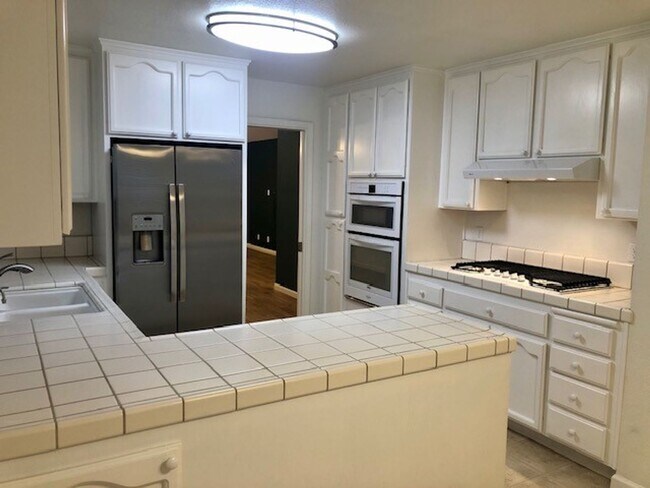 Building Photo - Charming and Spacious Home in Carmichael