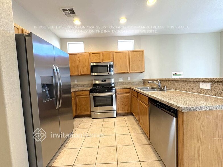 Building Photo - 6040 Soft Springs St