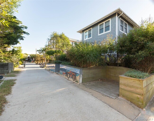 Building Photo - 696 Ocean Breeze Walk