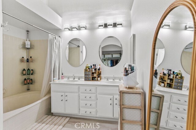 Building Photo - 6039 E Hackamore Ln