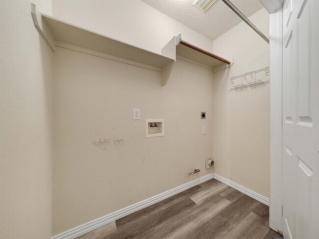 Building Photo - 4927 Deep Glen Ln