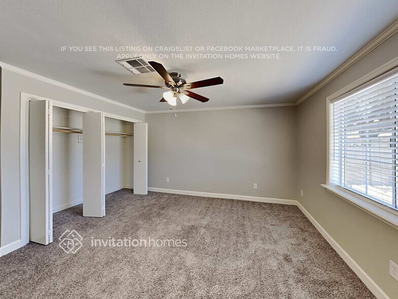 Building Photo - 422 E Papago Dr