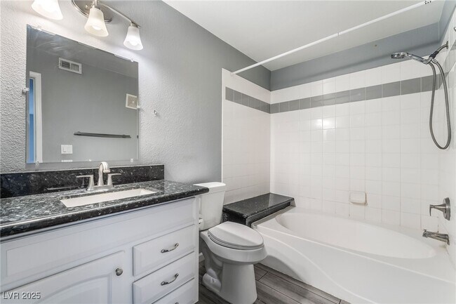 Building Photo - 950 Seven Hills Dr