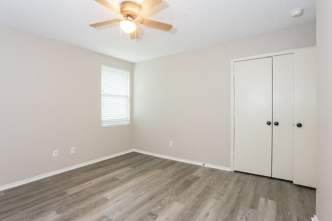 Building Photo - 321 Daisy Ln