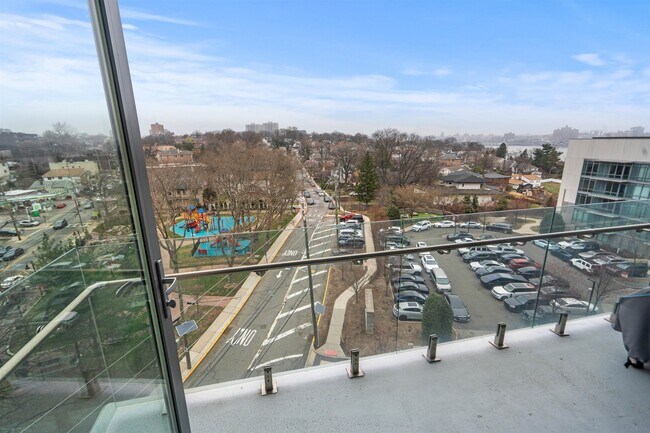 Building Photo - 320 Adolphus Ave