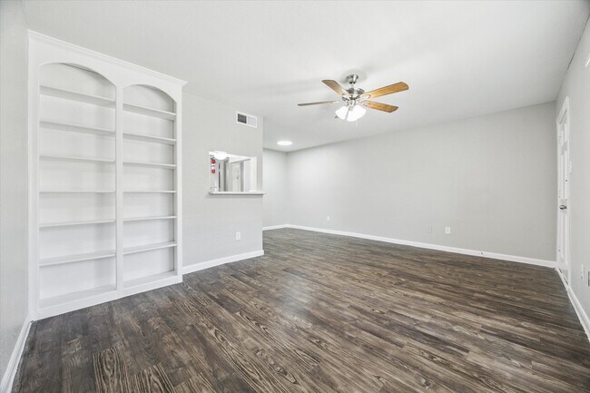 Building Photo - 3800 Sherwood Ln