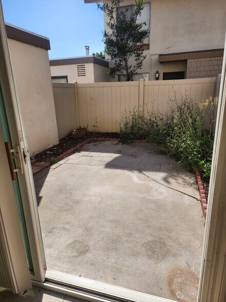 Building Photo - 13514 Village Dr