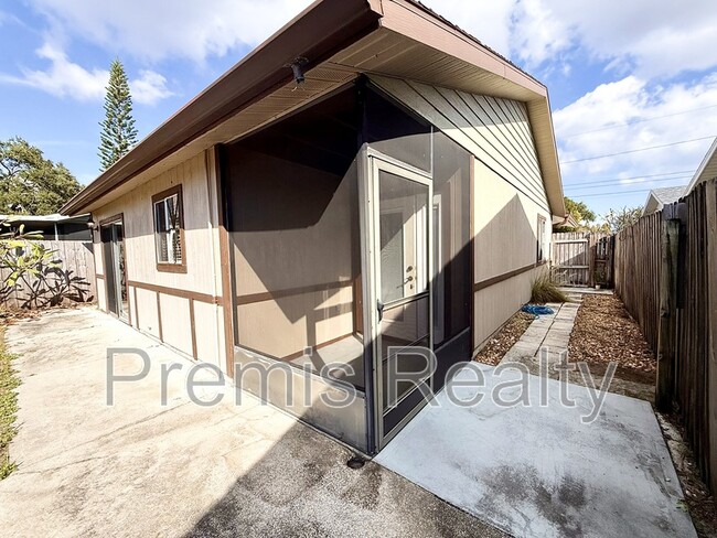 Building Photo - 747 Brook St NE