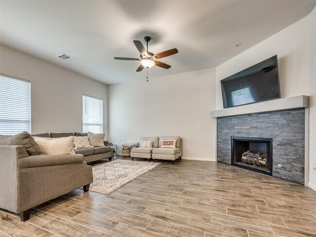 Building Photo - 2323 Arcady Ave