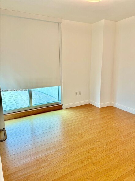 Building Photo - 3131 NE 188th St